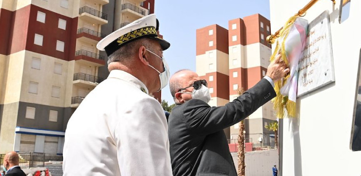 الوزير الأول يشرف على عملية توزيع سكنات بالجزائر العاصمة