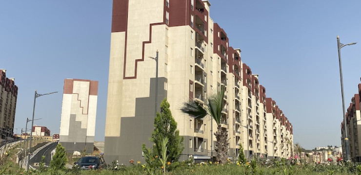 الوزير الأول يشرف على عملية توزيع وحدات سكنية بالجزائرالعاصمة
