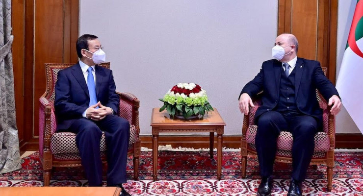 الوزير الأول يستقبل سفير جمهورية الصين الشعبية بالجزائر