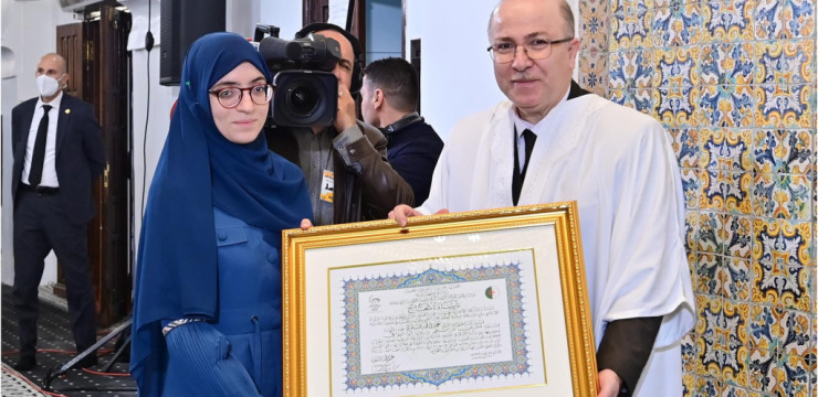 الوزير الأول يكرم الفائزين بجائزة الجزائر لحفظ القرآن الكريم