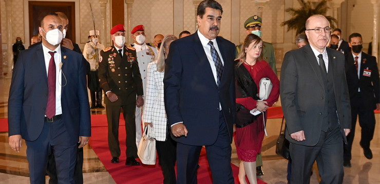 الوزير الأول يستقبل رئيس فنزويلا الذي يشرع في زيارة إلى الجزائر