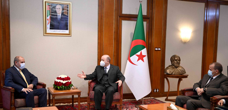 الوزير الأول يستقبل وزير الصناعة والتجارة والتموين بالمملكة الأردنية الهاشمية