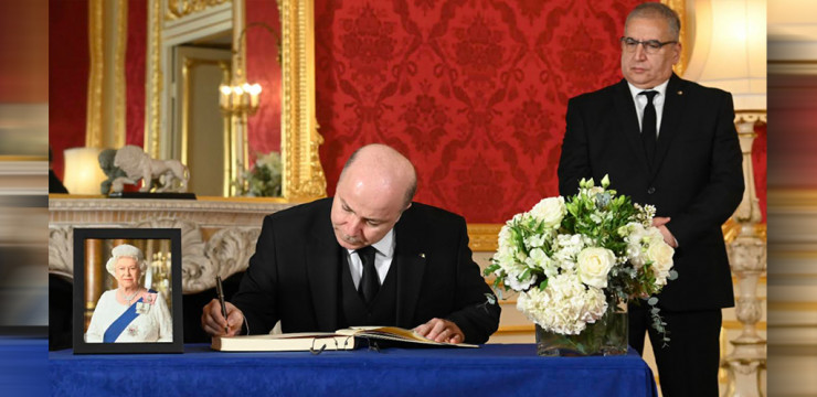 Au nom du Président de la République, le Premier Ministre signe à Londres le livre de condoléances en hommage à la reine Elizabeth II