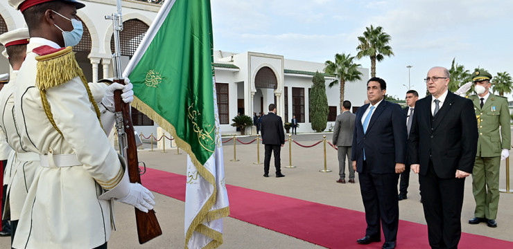 الوزير الأول يودع رئيس المجلس الرئاسي الليبي لدى مغادرته الجزائر