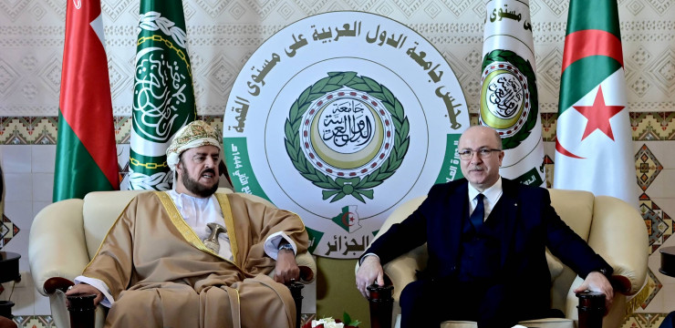 القمة العربية بالجزائر: الوزير الأول يستقبل نائب رئيس الوزراء لشؤون العلاقات والتعاون الدولي لسلطنة عمان