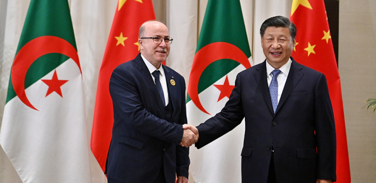 القمة العربية-الصينية بالرياض: الوزير الأول يستقبل من طرف رئيس جمهورية الصين الشعبية