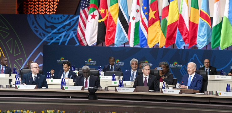 ممثلًا لرئيس الجمهورية، الوزير الأول يشارك في افتتاح القمة الأمريكية الإفريقية على مستوى القادة