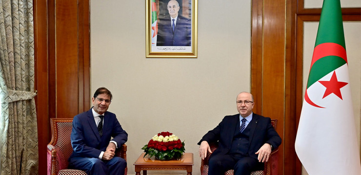 الوزير الأول يستقبل بقصر الحكومة سفير باكستان لدى الجزائر