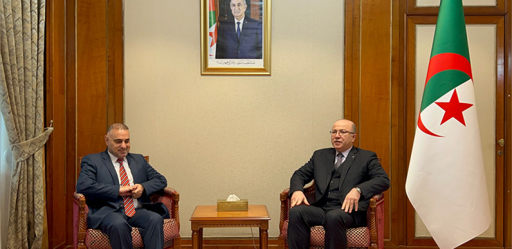الوزير الأول يستقبل سفير دولة فلسطين بالجزائر