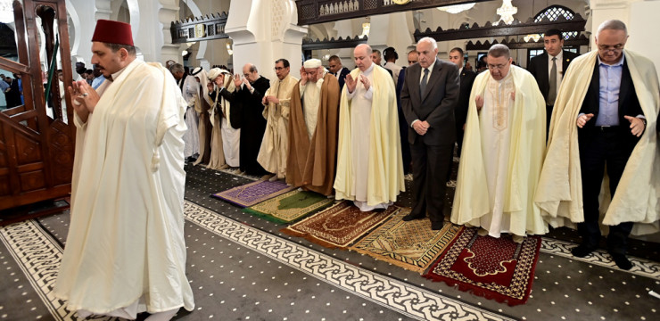 ‏Le Premier Ministre accomplit la prière de l'Aïd al-Fitr à 