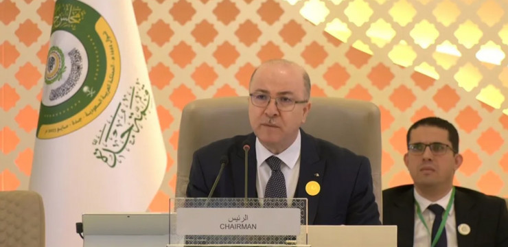 الوزير الأول يلقي خطاب رئيس الجمهورية خلال أشغال الدورة الـ32 للقمة العربية بجدة