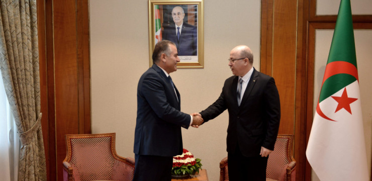 الوزير الأول يستقبل سفير الجمهورية اللبنانية بالجزائر