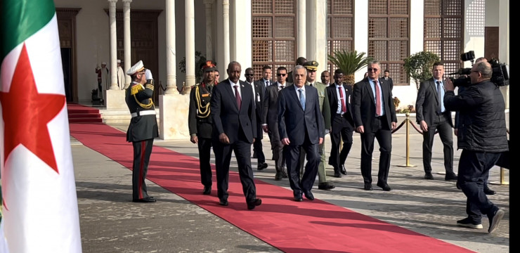 رئيس مجلس السيادة الانتقالي لجمهورية السودان يغادر الجزائر