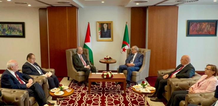 M. Larbaoui s'entretient avec le Premier ministre, ministre des AE et des Expatriés de Palestine